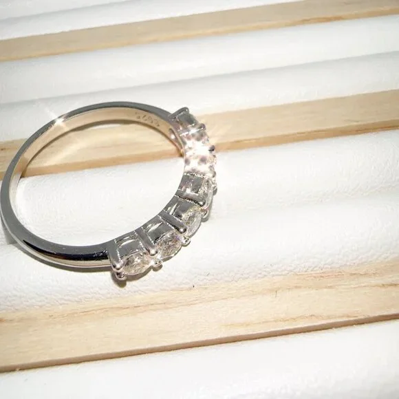 Sterling Silver Moissanite Wedding Band Ring 0.6ct DEF VVS1 - Picture 5 of 7